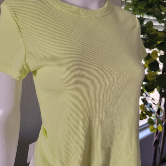 Old Navy Cropped Ribbed Top - Picture 2 of 4